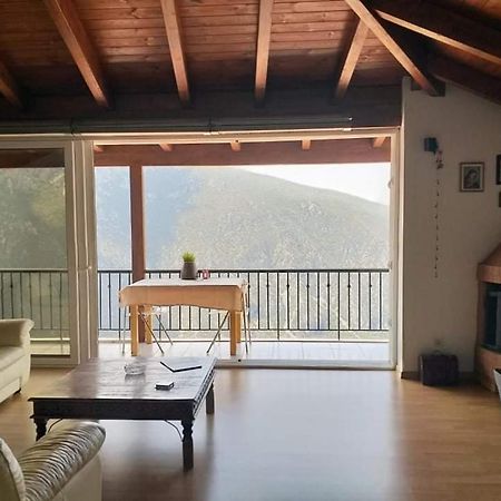 Apartamento Delphi Skyview Exterior foto